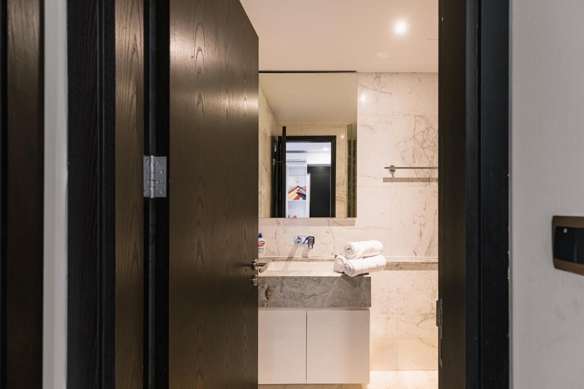 Exclusive 2-3 Bedroom Apartment In District 1 Free Pool Gym Sauna Ho Chi Minh City Exterior photo